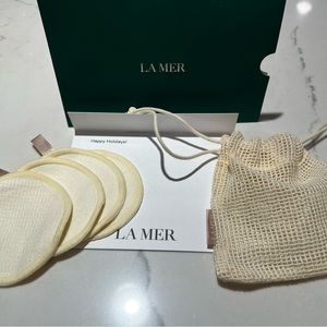 La Mer 4 Bamboo Cotton Rounds, New & Comes With Card That Says Happy Holidays